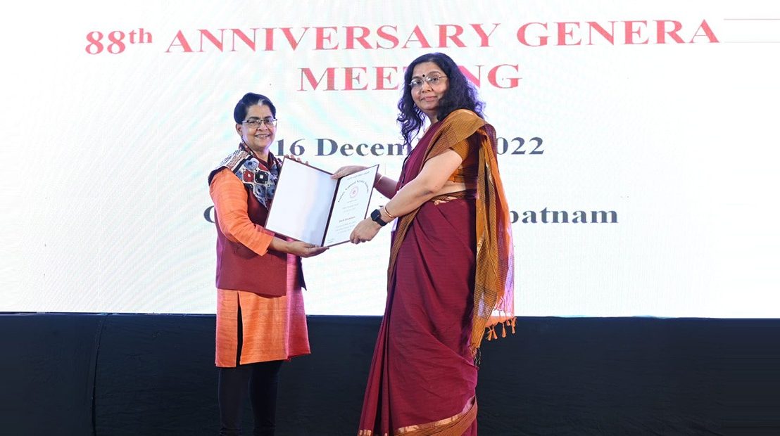 Prof. Sachi Srivastava receiving Teachers Award for Mathematics by INSA, 2020